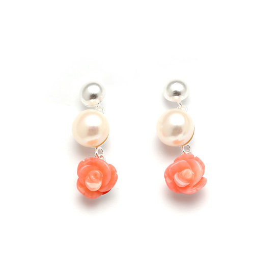 Ohrhänger aus Sterlingsilber mit Perlen aus Süßwasserkulturen und Blumen aus roter Koralle